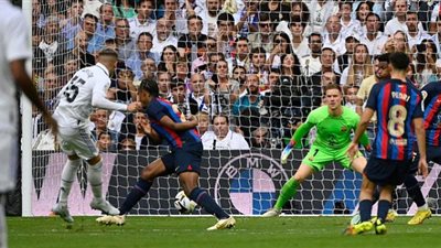 فالفيردي رجل مباراة الكلاسيكو بين ريال مدريد وبرشلونة