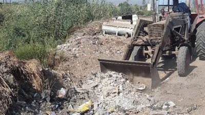 حملة موسعة لنظافة وتمهيد طريق مصر أسوان الزراعى بدشنا