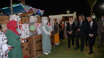 تسليم أجهزة كهربائية لـ٢٨ عروسة بالإسماعيلية