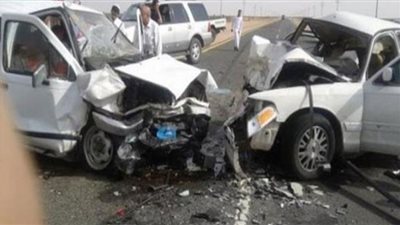 مصرع طفل وإصابة والده وسيدة في حادث تصادم بطريق العلمين