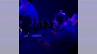 ميسي بين الديناصورات في باريس (شاهد)