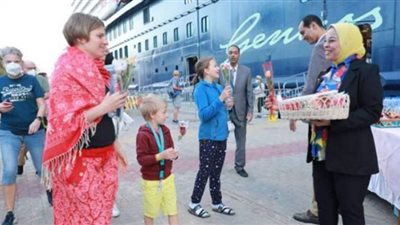 ميناء الإسكندرية يستقبل 2200 سائح على متن السفينة MEIN SCHIFF.6