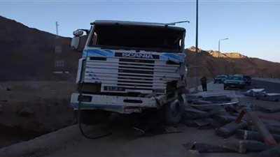 مصرع 3 أشخاص وإصابة 2 آخرين بحادث تصادم أعلى الطريق الإقليمى بحلوان