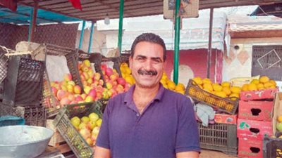 بعد تجاهل المخرجين.. شبيه رشدى أباظة يتحول إلى بائع خضار