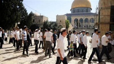 مُستوطنون يقتحمون الأقصى والاحتلال يعتدي على مُرابطات وصحفيين