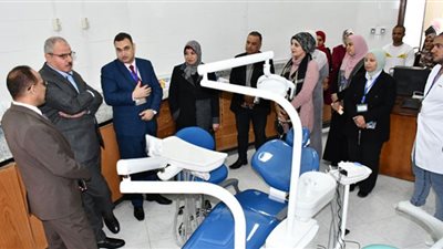 رئيس جامعة القناة يفتتح 4 عيادات أسنان و وحدة تعقيم وأشعة بالإدارة العامة