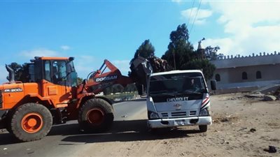 رئيس مدينة القصاصين بالإسماعيلية يستجيب لشكاوي المواطنين