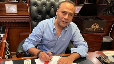 محمود عبدالمغني يوقع عقد 