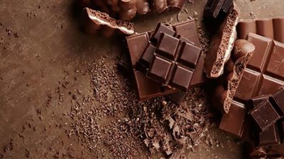 متهم أم بريء| علاقة الشوكولاتة بحب الشباب ومشاكل البشرة