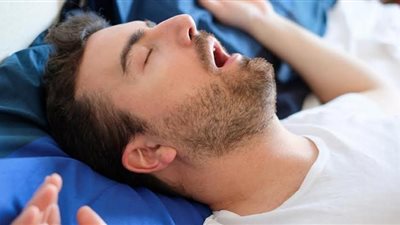 هل الشخير أثناء النوم يسبب الوفاة؟.. طبيبة تحذر من كارثة
