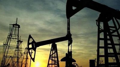 أسعار النفط تنهي تعاملات الأسبوع بارتفاع 3.5%