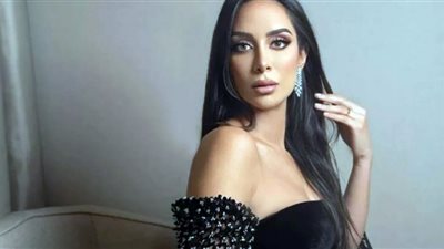 بسنت شوقي بملامح ترابية وميني جيب مثير| صور