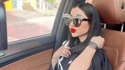 دنيا بطمة في صور مثيرة بالجيم