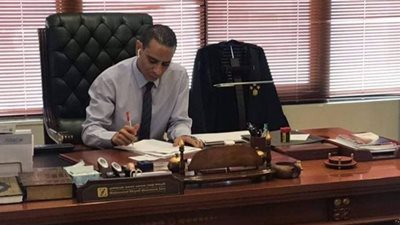 قانوني بالسعودية يدعو لتعديل قرار إعفاء سيارات المصريين بالخارج من الجمارك