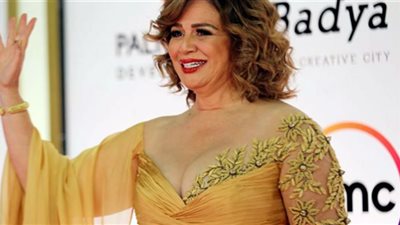 إلهام شاهين تسرق الأضواء بفستان شفاف رفقة وزير الثقافة العراقي (شاهد)