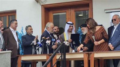 ليلى علوي تطبخ للمسنين بدار القوة الناعمة