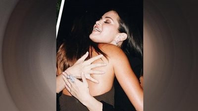 سيلينا جوميز تحتضن هايلي بالدوين بعد صراعهما حول جاستن بيبر| ما السبب