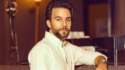 هيعمل عملية خطيرة.. شريف رمزي يناشد جمهوره الدعاء لشقيقه