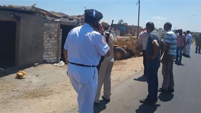 إزالة أكبر تجمع لتعديات بنائية على مصرف إدكو الرئيسي وإيتاي البارود