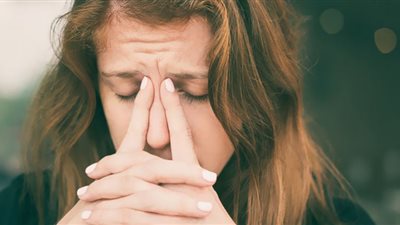 5 علامات غير متوقعة تكشف إصابتك بالزهايمر.. احذرها