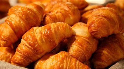 طريقة عمل عجينة الكرواسون لمخبوزات سريعة التحضير