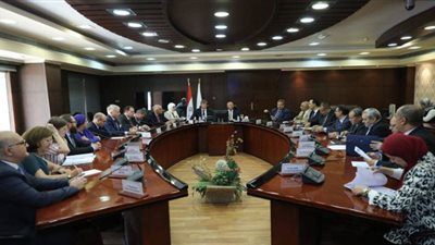 وزير النقل يستعرض مع السفير البلجيكي الفرص الاستثمارية بمصر