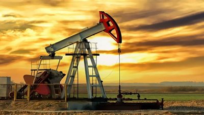 أسعار النفط تواصل الانخفاض ..وبرنت يقفد 2%