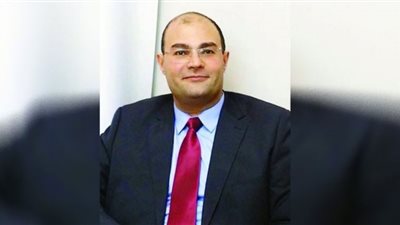 خبير اقتصادي مصرفي يقدم روشتة لحل الأزمة الاقتصادية العالمية