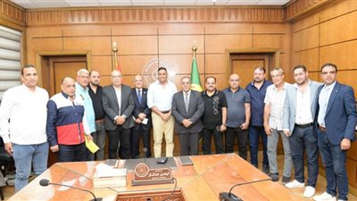 محافظ الدقهلية يناقش المشاكل والمعوقات التى تواجه نادى نبروه الرياضى