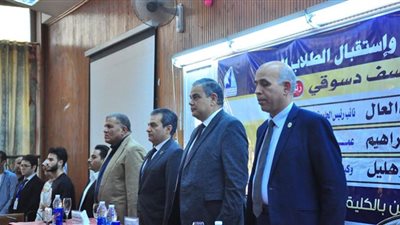 رئيس جامعة كفر الشيخ يشهد حفل استقبال طلاب الطب البيطري الجدد ويصفهم بأطباء الإنسانية