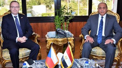 وزير الطيران يلتقي سفير التشيك لتعزيز سبل التعاون بين البلدين