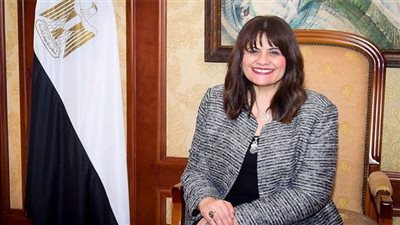 مطالب المصريين بالإمارات من وزيرة الهجرة.. تعديل قانون إعفاء السيارات أبرزها