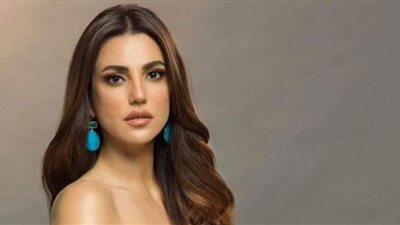 درة تخطف الأنظار بإطلالة البينك اللامع