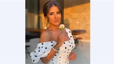 ماجى بوغصن تتألق بصيحة الكب والدانتيل في الموريكس دور