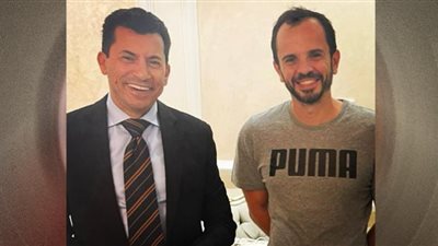 أشرف صبحي يدعم أسرة فيلم 