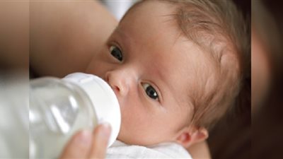 حساسية الألبان تهدد الأطفال.. مرض مناعي يصل لنزيف الرُضع