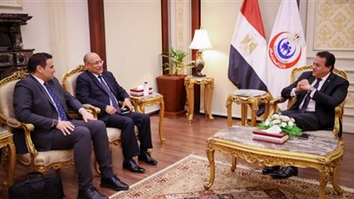 وزير الصحة يستقبل رئيس قطاع الرعاية الصحية بمجموعة القمرا القطرية