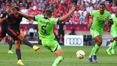 بايرن ميونخ يتقدم على فولفسبورج بثنائية في الشوط الأول