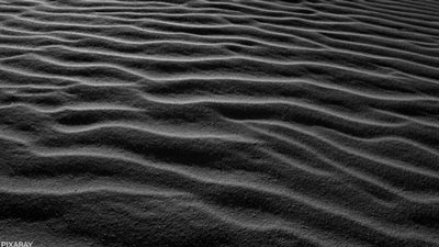 مصر تمتلك أحد أكبر الاحتياطيات من الرمال السوداء (شاهد)