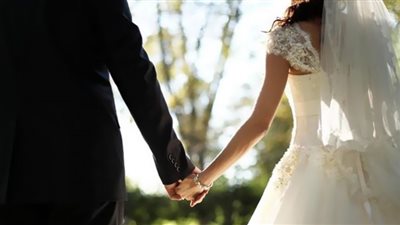وفاة عروسين بعد يومين من زفافهما في ظروف غامضة