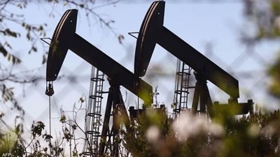 أسعار النفط تتراجع للمرة الثانية اليوم الخميس