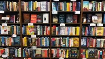 ضبط صاحب مكتبة يخزن كتبًا تعليمية دون تفويض بالقاهرة