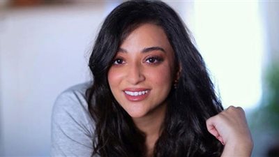 خيرية أبو لبن تروج لفيلمها الجديد .. 
