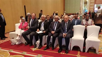 وزيرا الري والتعليم يشهدان جلسة عرض مشروعات تخرج حول ترشيد المياه