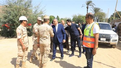 محافظ سوهاج يتفقد فعاليات القافلة الشاملة بقرية 