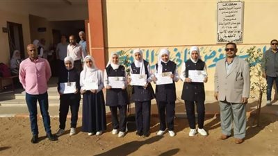 تكريم الطالبات الفائزات في المسابقة البحثية بالثانوية بنات بنجع حمادي