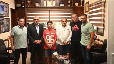 الزهور يهنئ محمد الحسينى على إنجازه التاريخي بعبور المانش