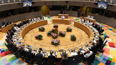 زعماء الاتحاد الأوروبي يبدأون قمة مثيرة للجدل حول أزمة الطاقة