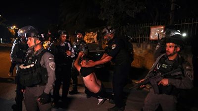 الاحتلال الإسرائيلي يُصيب شابًا فلسطينيًا في نابلس