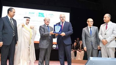 رئيس جامعة قناة السويس يشهد حفل تخرج الدفعة الأولى للكلية المصرية الصينية للتكنولوجيا التطبيقية